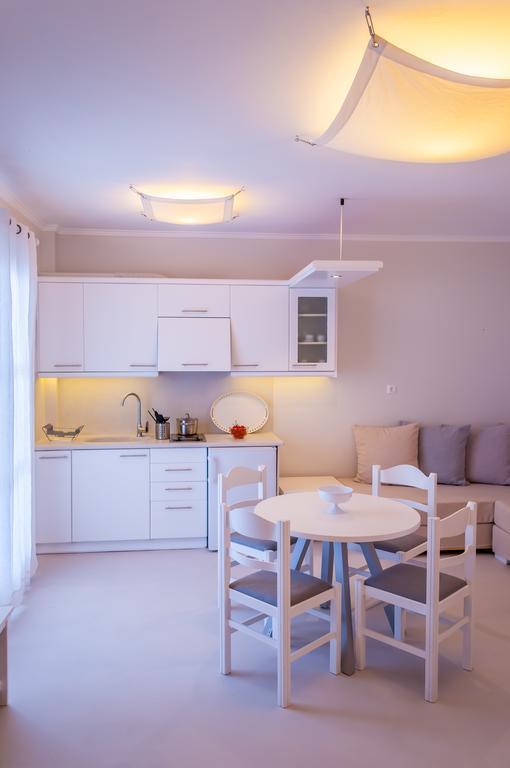 Milos Bay Suites Adamantas Værelse billede
