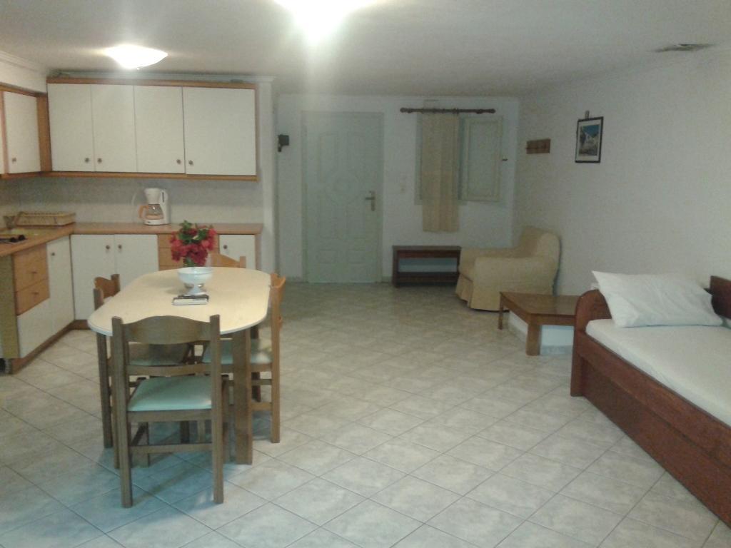 Milos Bay Suites Adamantas Eksteriør billede