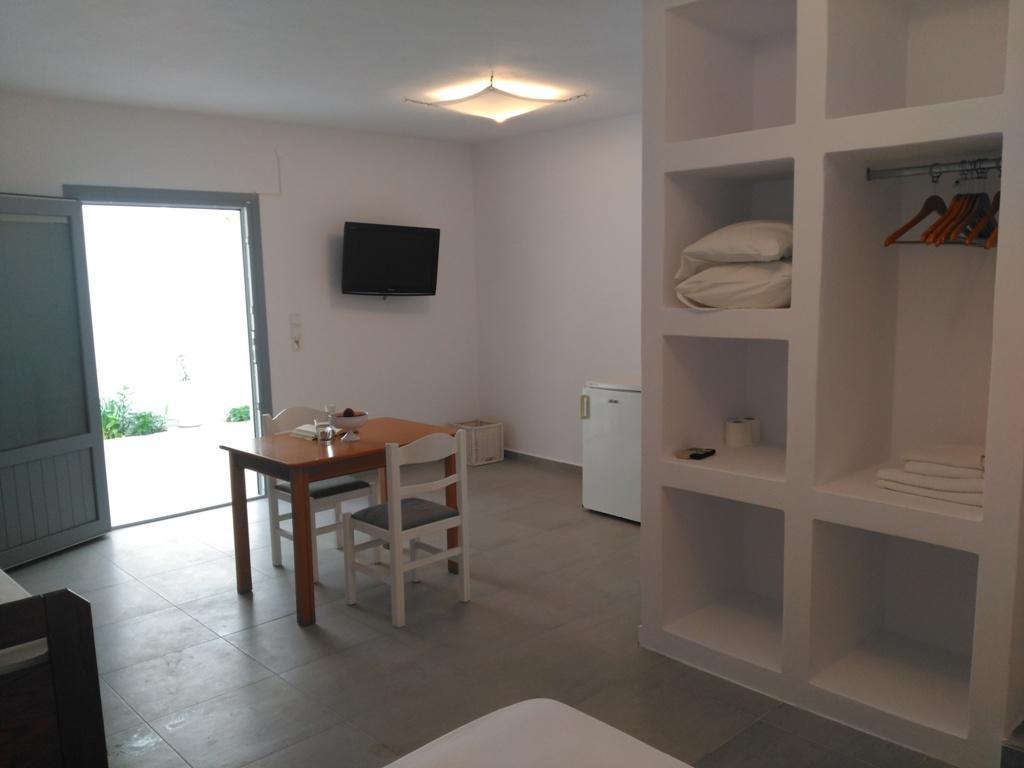 Milos Bay Suites Adamantas Eksteriør billede