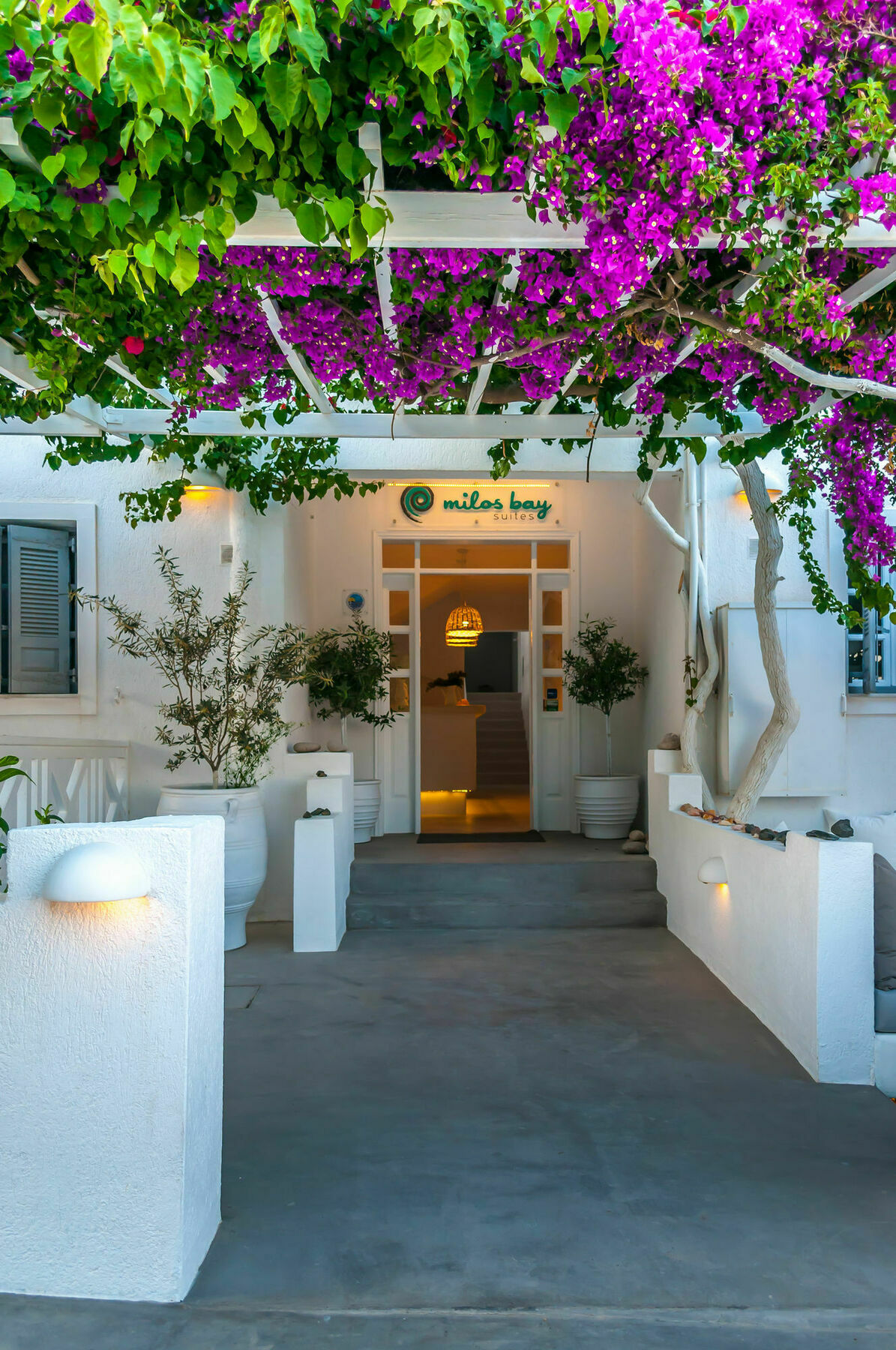 Milos Bay Suites Adamantas Eksteriør billede